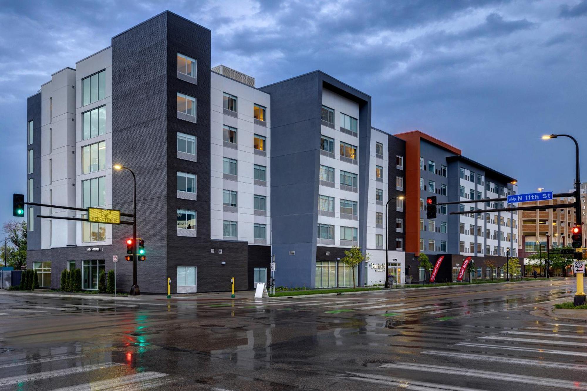 Fairfield By Marriott Inn & Suites Minneapolis Downtown Exterior photo